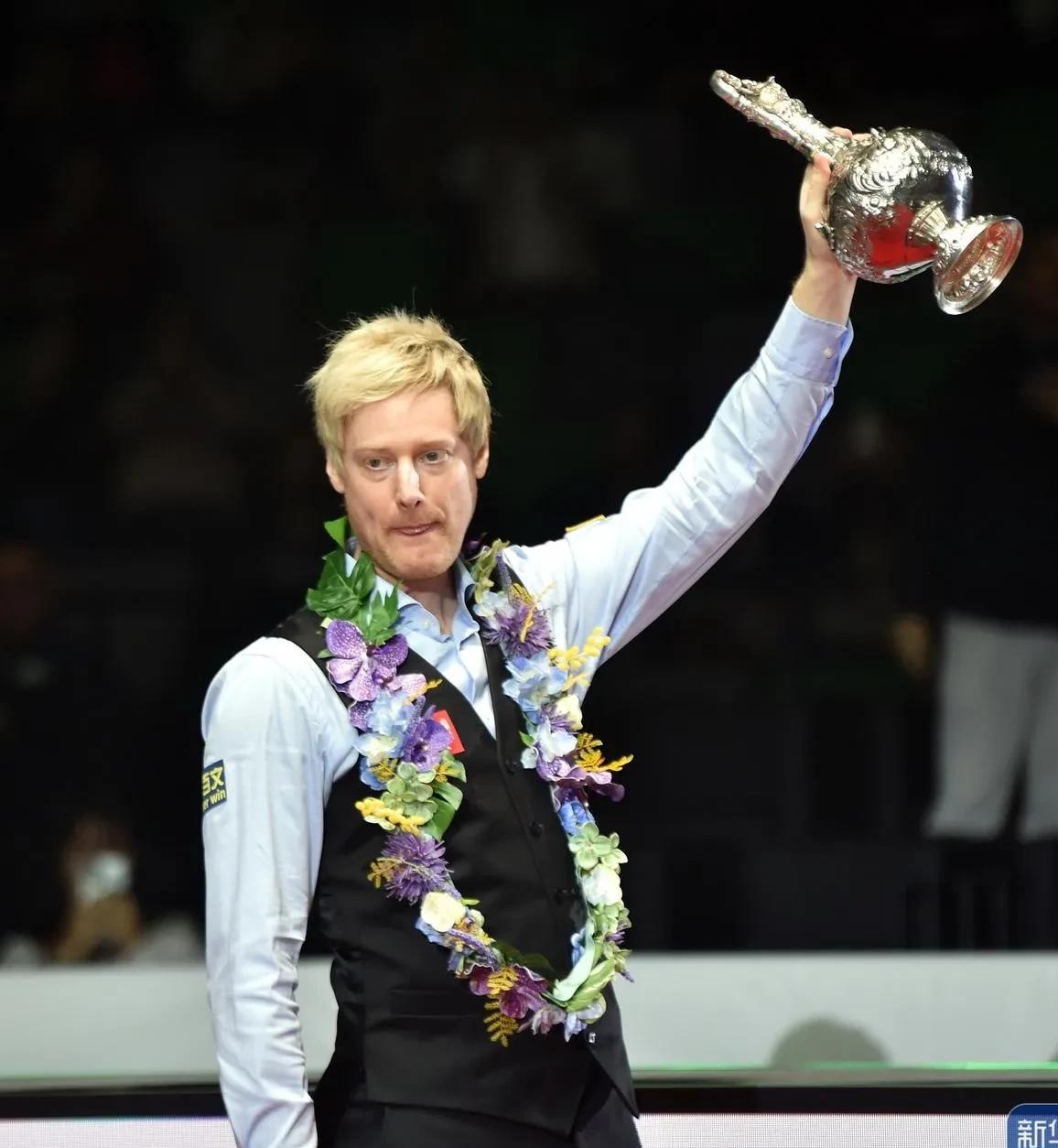 着湖人对他 着湖人对他